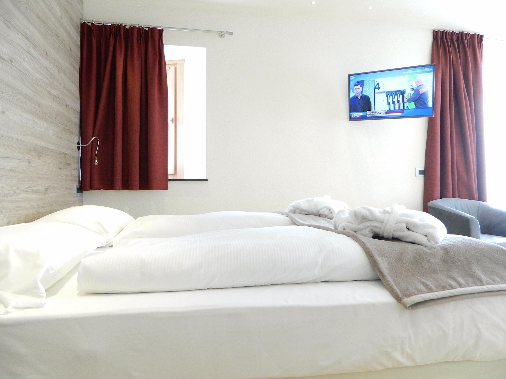 Hotel Alba Ливиньо Екстериор снимка