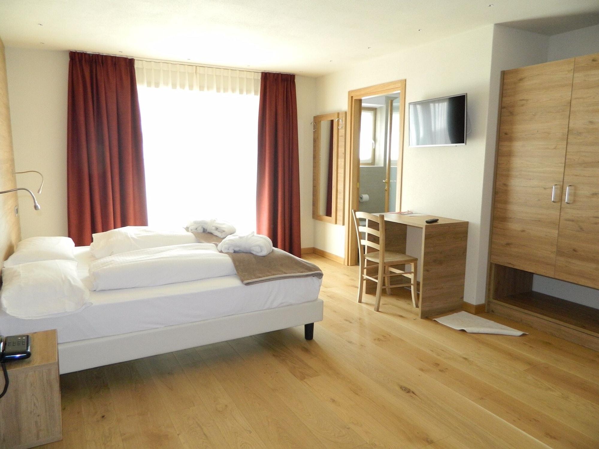 Hotel Alba Ливиньо Екстериор снимка