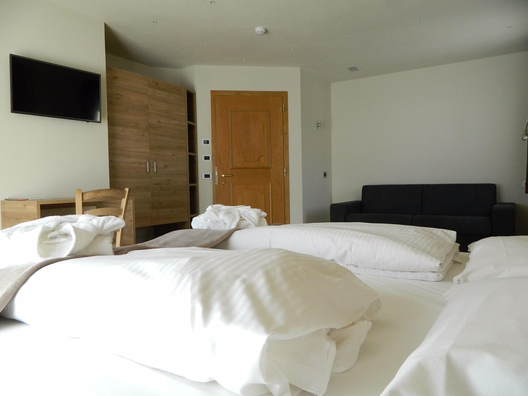 Hotel Alba Ливиньо Екстериор снимка