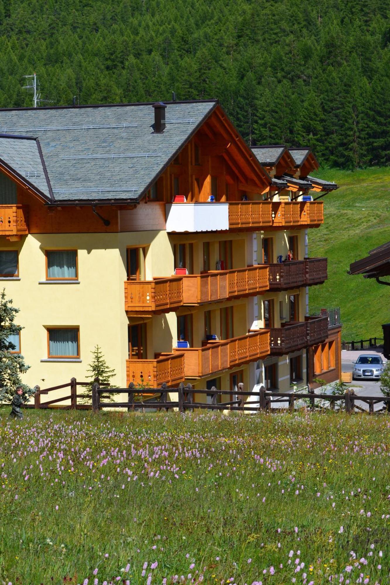 Hotel Alba Ливиньо Екстериор снимка